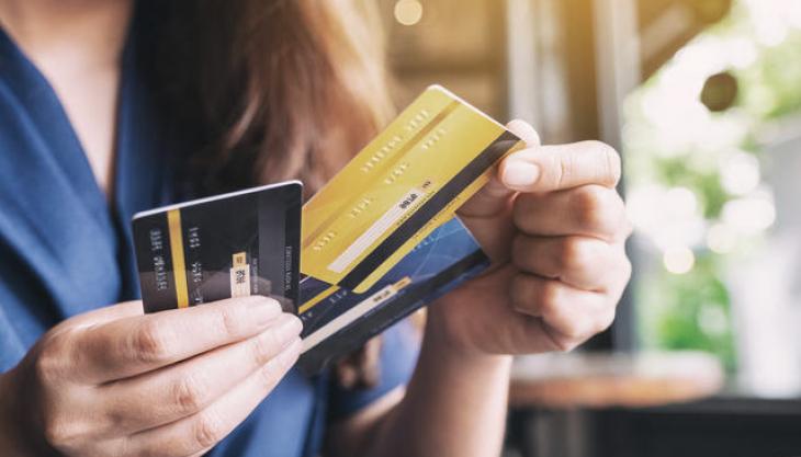 U.S. Credit Card Debt Rises to Average of More Than $10,000 per Household